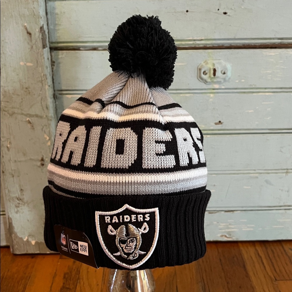 New Era Raiders NFL Team Pom Cap NWT